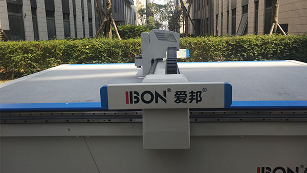雙面羊絨裁剪機，皮草自動切割設備。